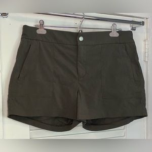 Athleta Trekkie shorts